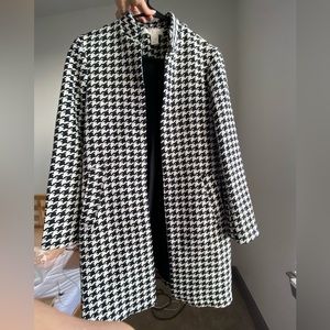 H&M sz 6 Black and White Houndstooth Coat